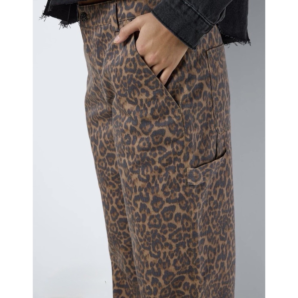 NOISY MAY‎ Women's Brown Leopard Print Straight Leg Jeans Pants Medium - Picture 3 of 12
